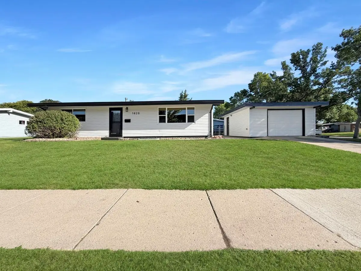 1820 2nd Ave. SW, Minot, ND 58701 - #1