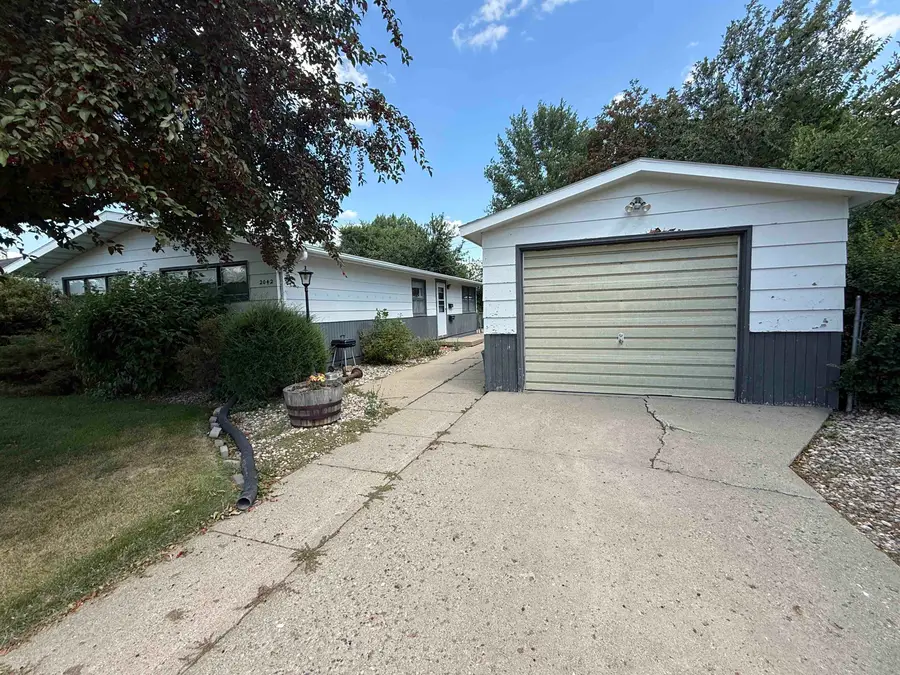 2042 California Dr, Minot, ND 58703 - #2