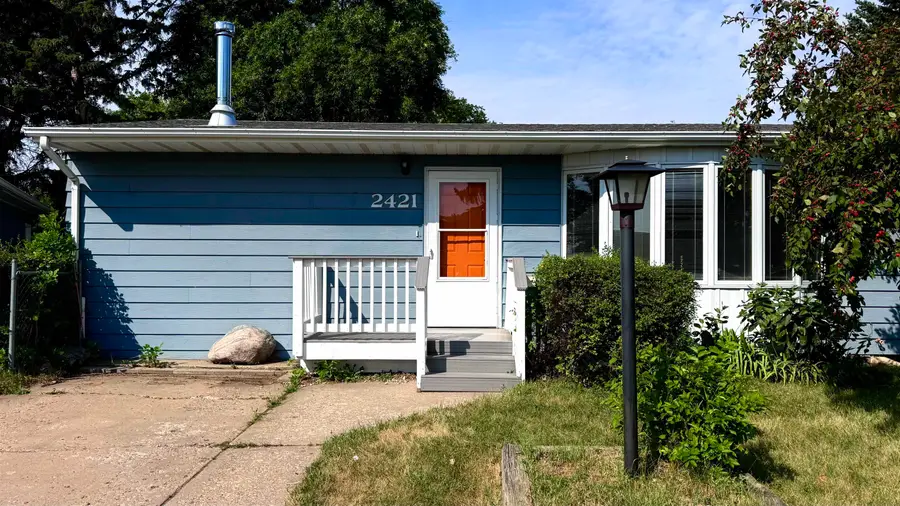 2421 4TH ST NW, Minot, ND 58703 - #2