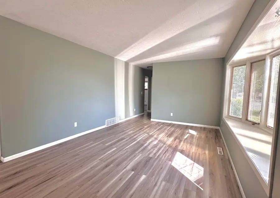 2421 4TH ST NW, Minot, ND 58703 - #3
