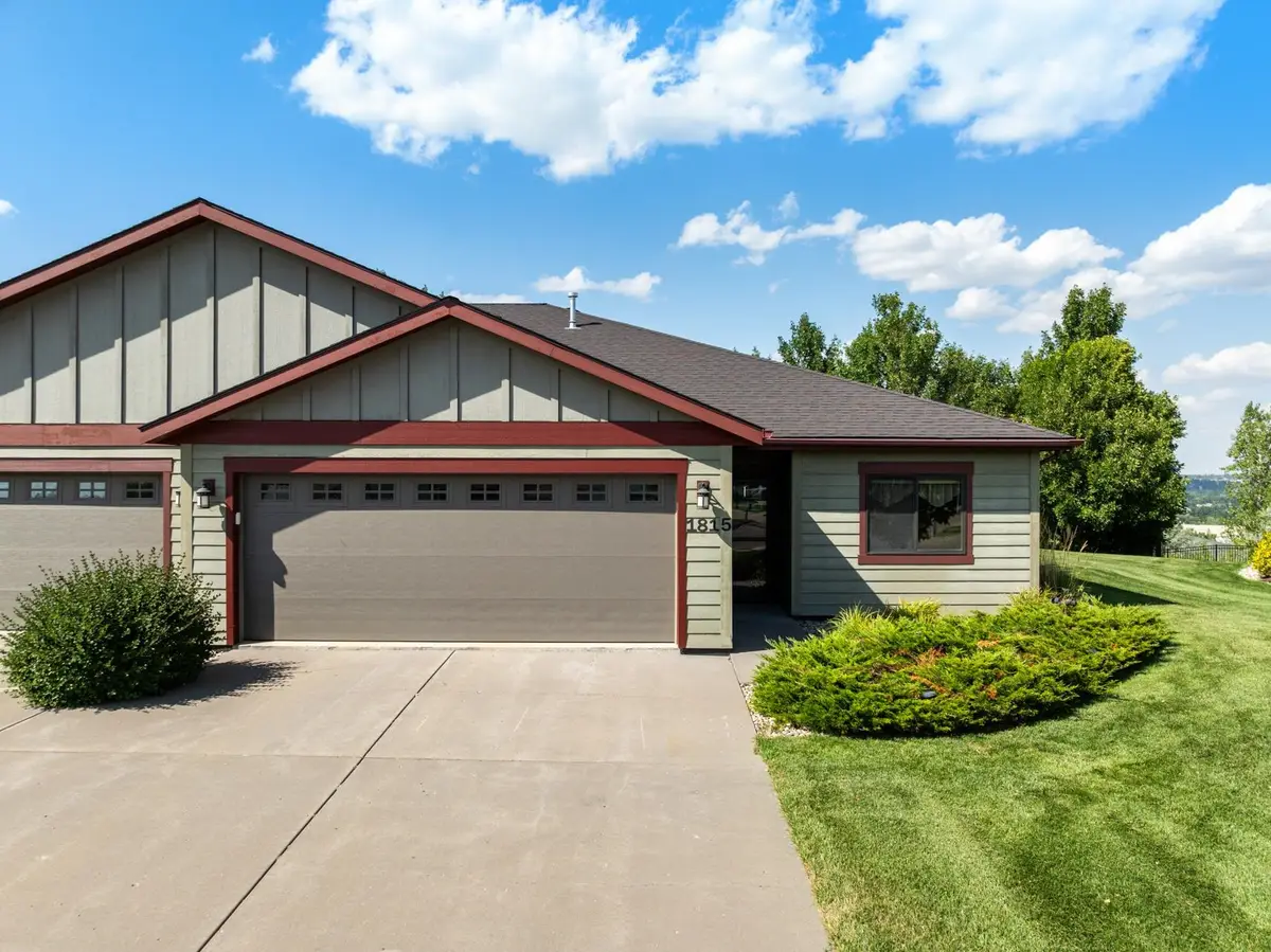 1815 24th St SW, Minot, ND 58701 - #1
