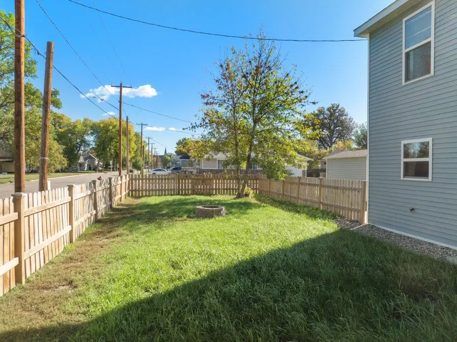503 5th Ave NW, Minot, ND 58703 - #3