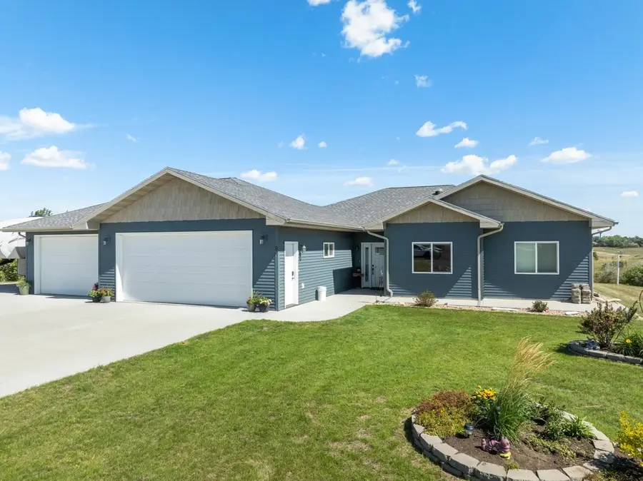 8 Piper Place, Garrison, ND 58540 - #2