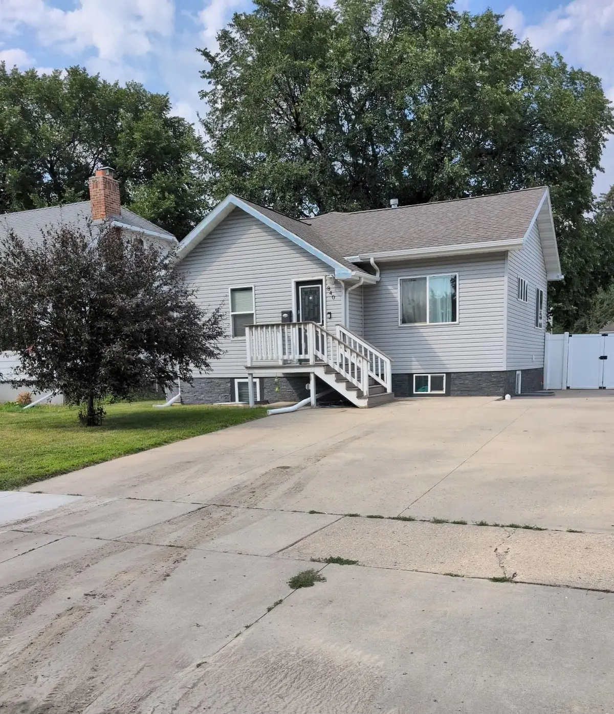 840 UNIVERSITY AVE W, Minot, ND 58703 - #1