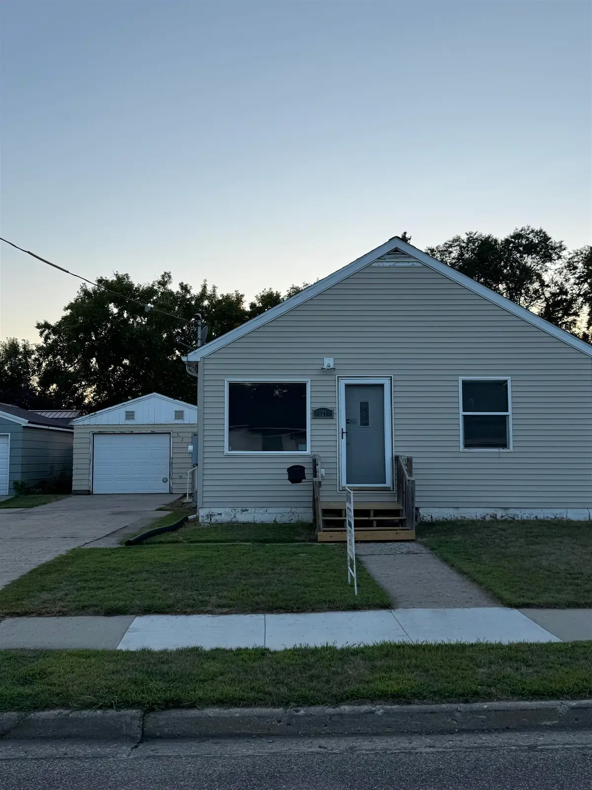 521 13th St NW, Minot, ND 58703 - #1