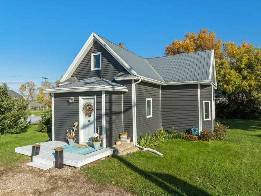 410 Libbie St, Newburg, ND 58762 - #2