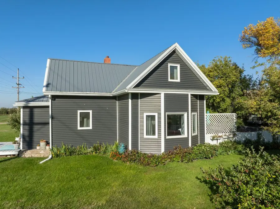 410 Libbie St, Newburg, ND 58762 - #3