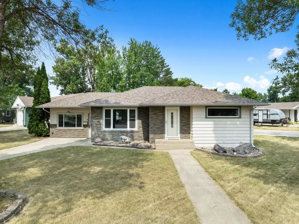 506 18th Ave. SW, Minot, ND 58701 - #1