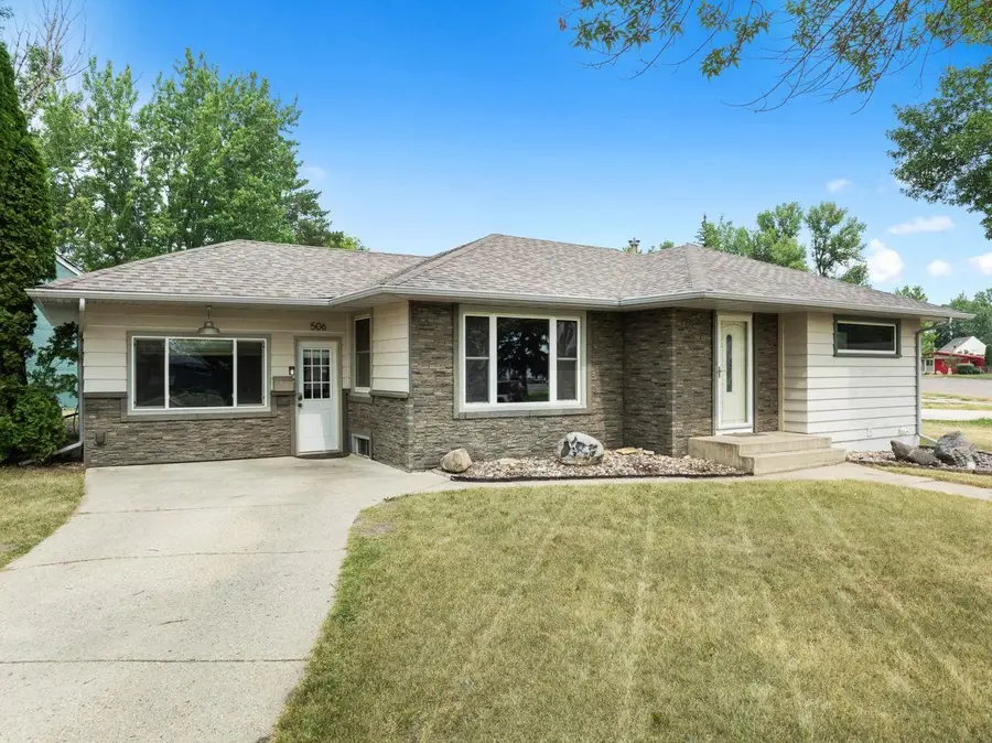506 18th Ave. SW, Minot, ND 58701 - #3