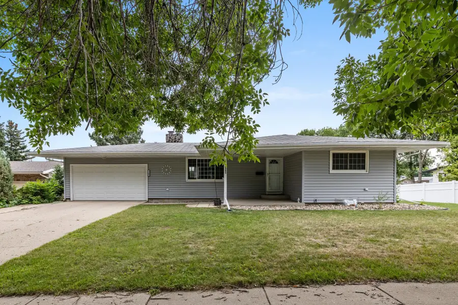 2205 8TH AVE NW, Minot, ND 58703 - #3