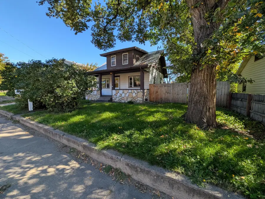 708 NE 8th St, Minot, ND 58703 - #2