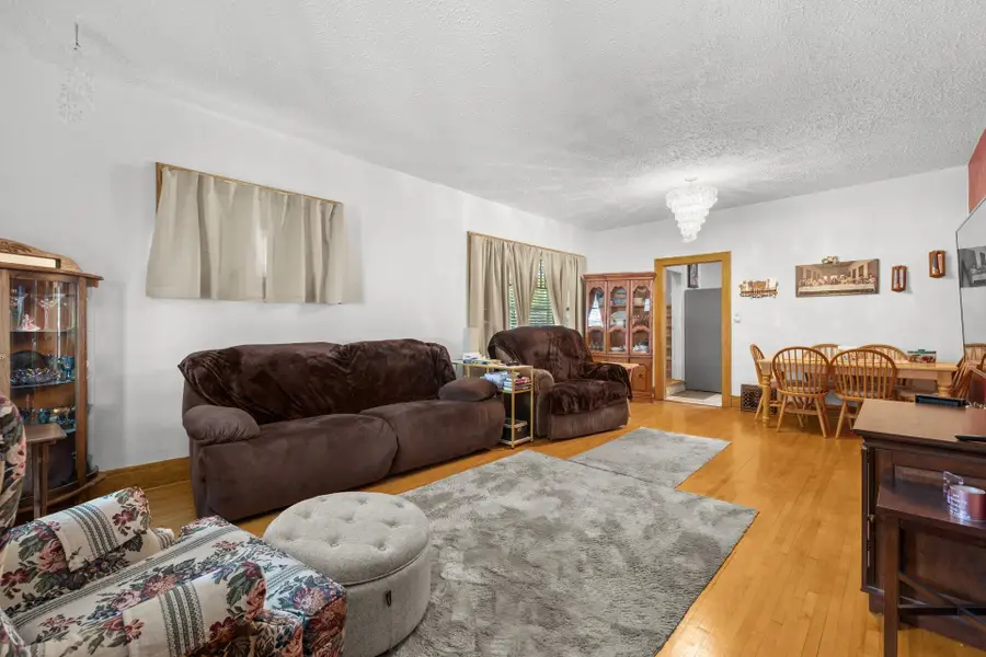 709 NE 9th St, Minot, ND 58703 - #3