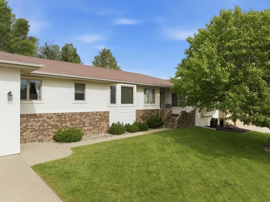 1800 12th St NW, Minot, ND 58703 - #3
