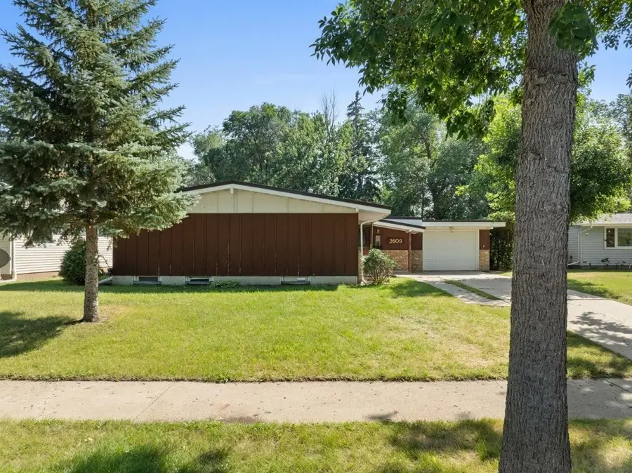 2609 1st Ave NW, Minot, ND 58703 - #2