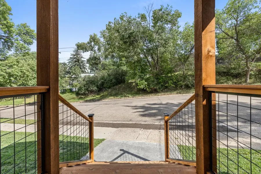 810 Summit Dr, Minot, ND 58701 - #2