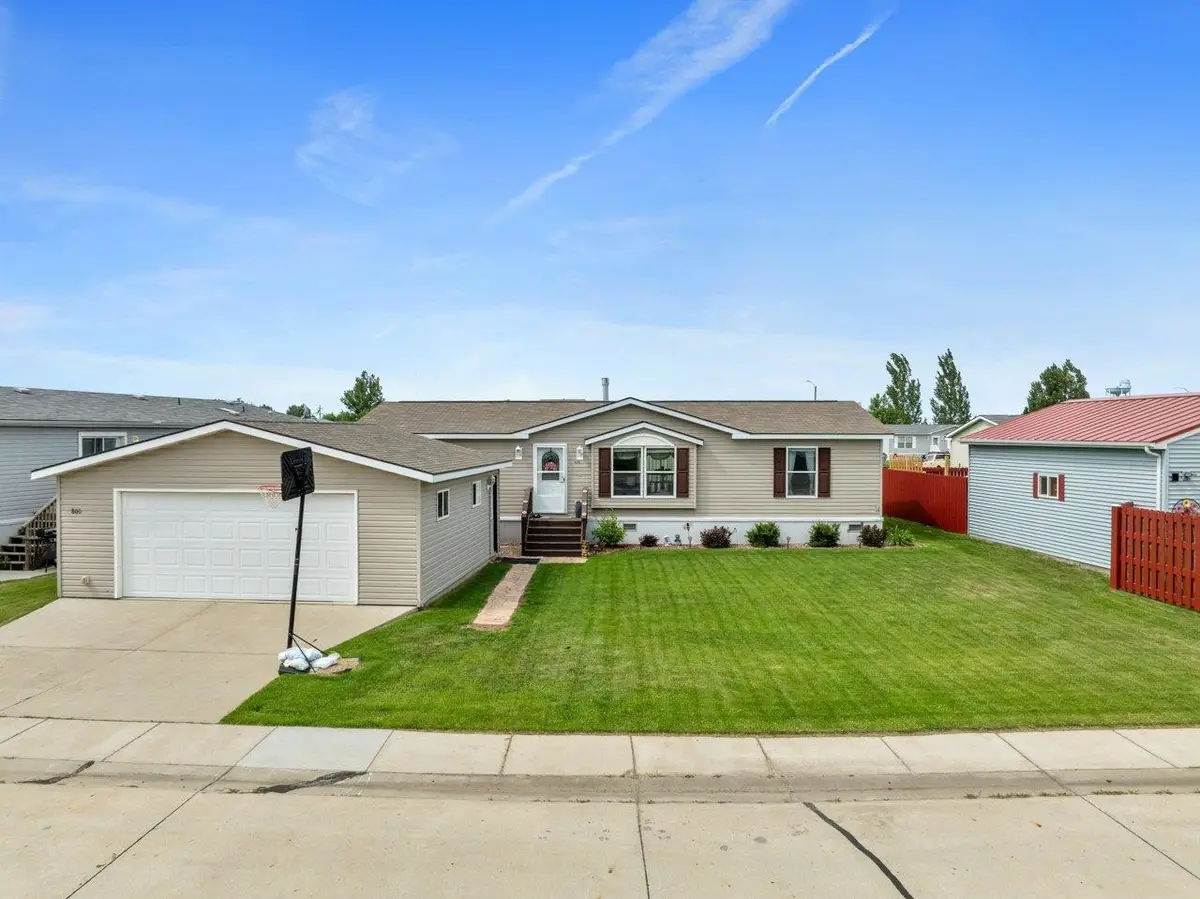800 Coneflower Dr, Minot, ND 58701 - #1