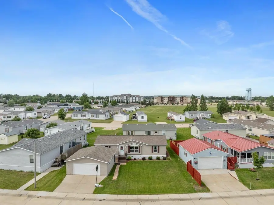 800 Coneflower Dr, Minot, ND 58701 - #2