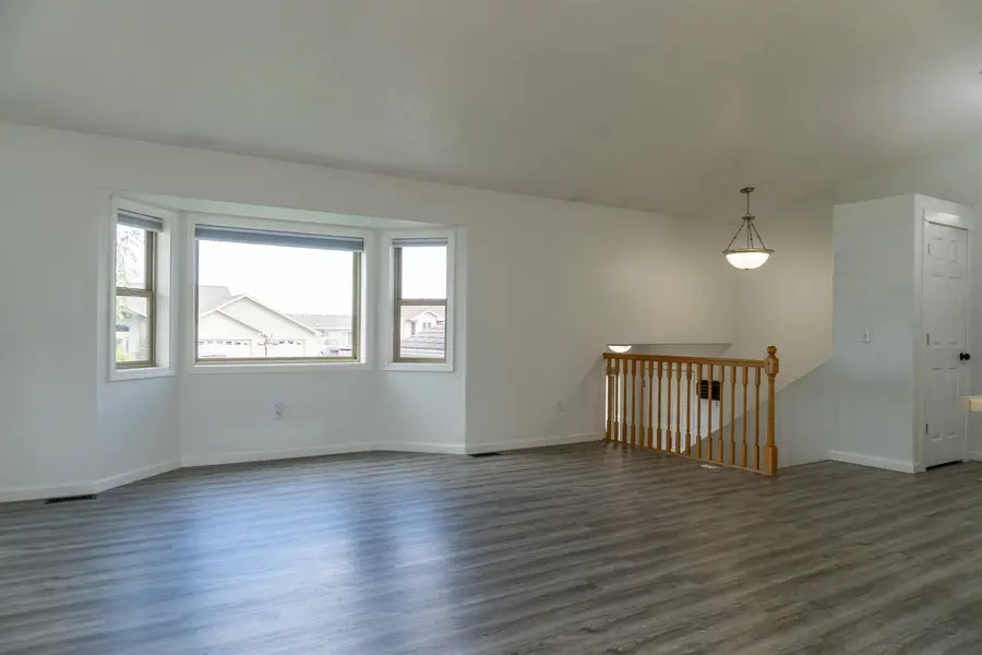 3204 15TH ST SE, Minot, ND 58701 - #2