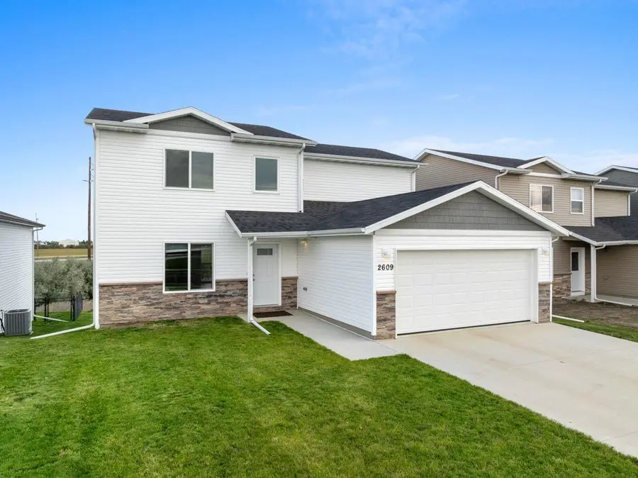 2609 Granite Dr NW, Minot, ND 58703 - #3