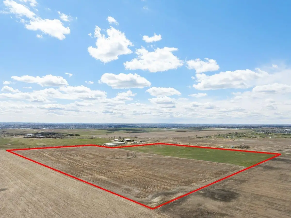3001 27th St NE, Minot, ND 58703 - #1