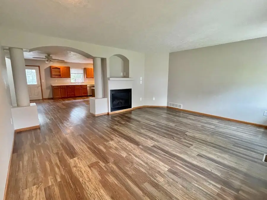1928 25th St SW, Minot, ND 58701 - #2
