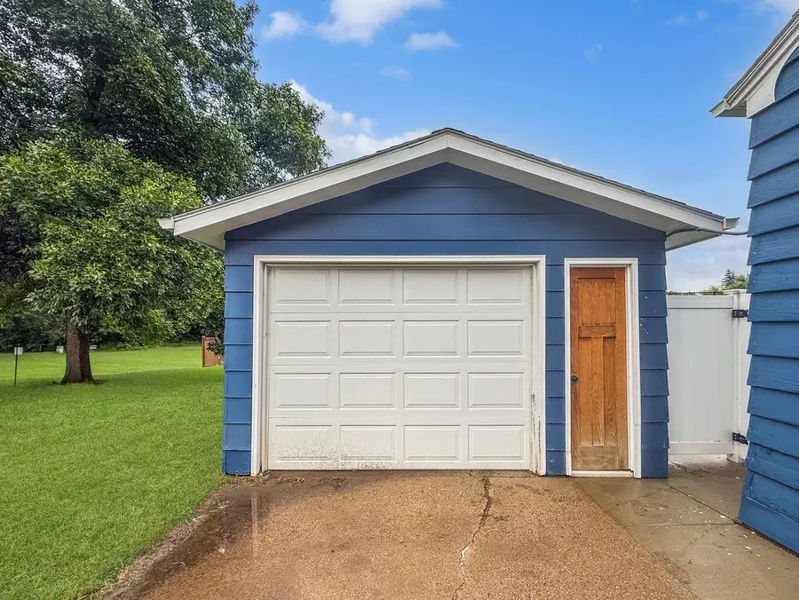 10 1/2 Shirley Ct, Minot, ND 58703 - #3