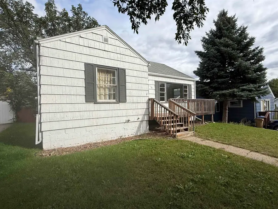 710 10th St NE, Minot, ND 58703 - #3