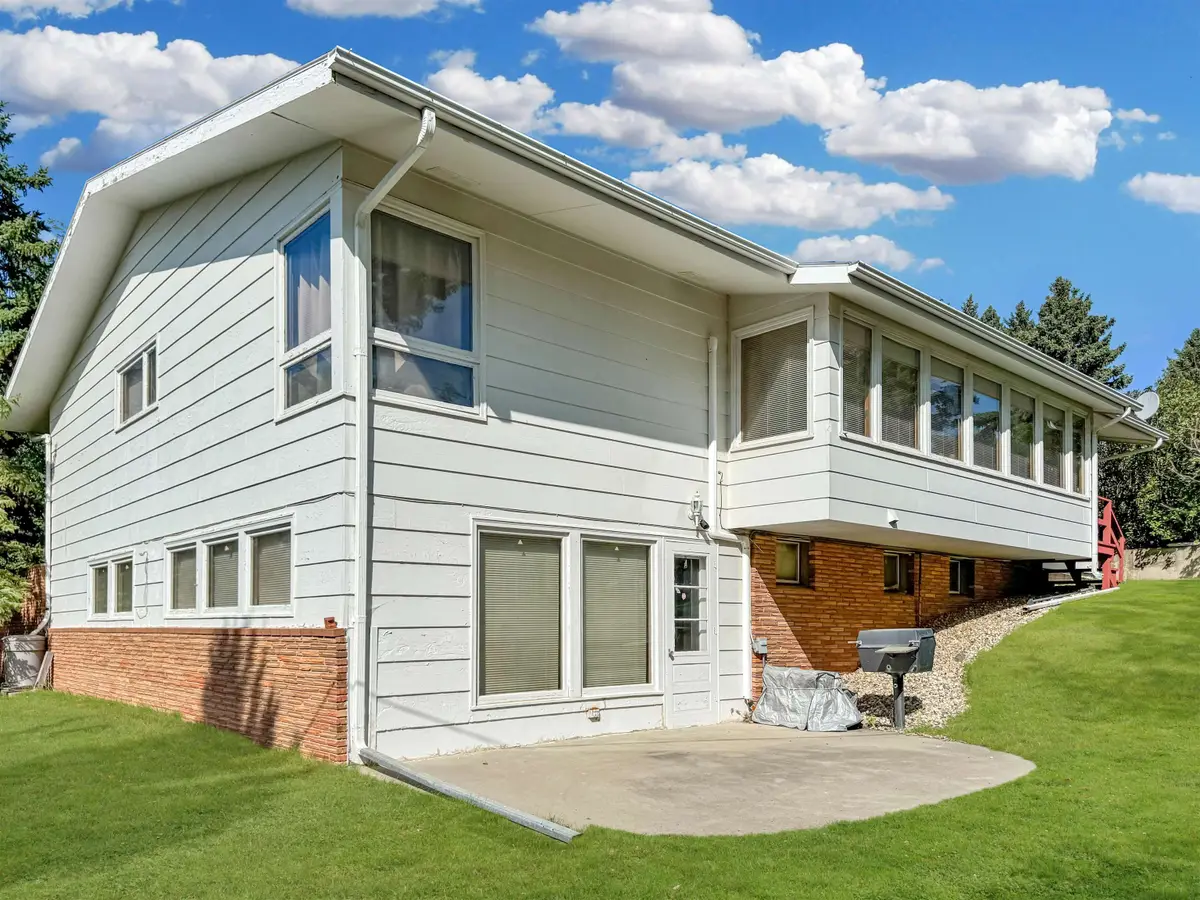 1104 20th St NW, Minot, ND 58703 - #1