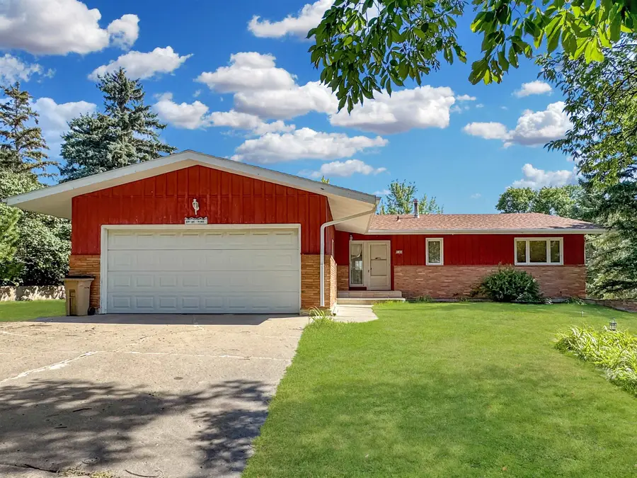 1104 20th St NW, Minot, ND 58703 - #2