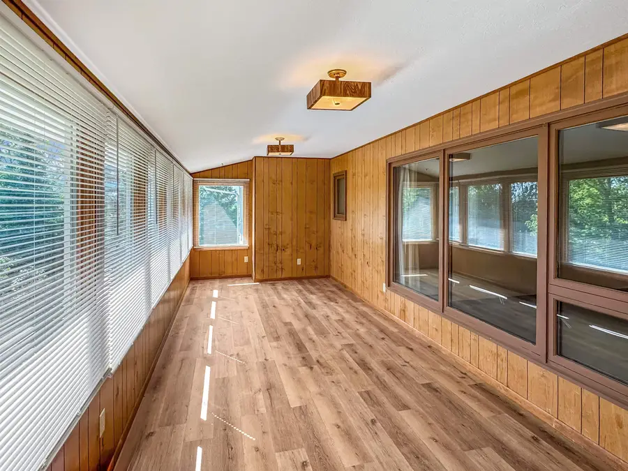 1104 20th St NW, Minot, ND 58703 - #3