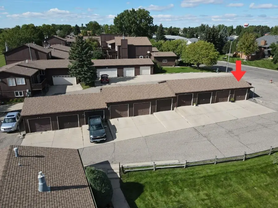 1527 16th St NW, Minot, ND 58703-0000 - #2