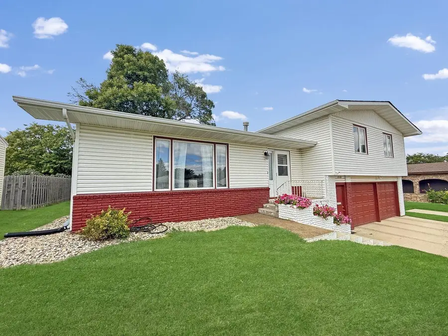 1510 7TH ST SW, Minot, ND 58701 - #3