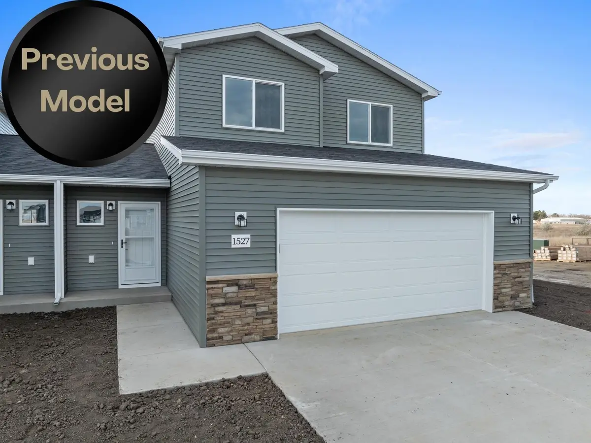 1516 47th Loop SE, Minot, ND 58701 - #1