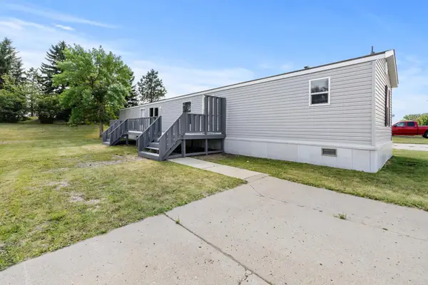 405 SE 31st Ave SE, Minot, ND 58701