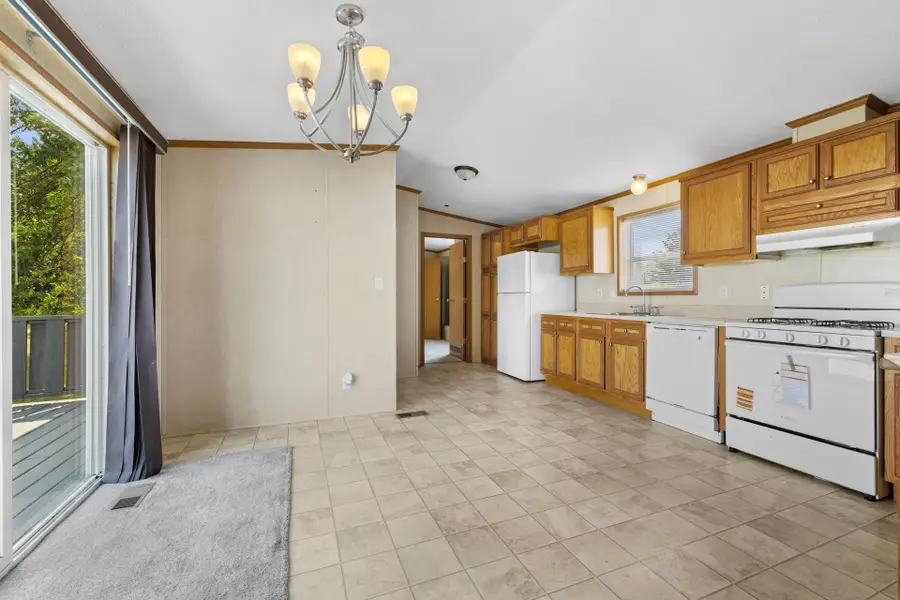 405 SE 31st Ave SE, Minot, ND 58701 - #2