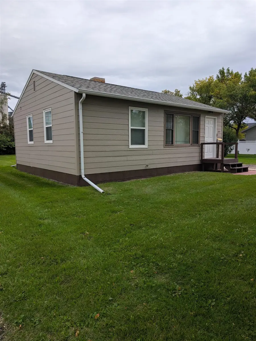 309 SINCLAIR ST, Bottineau, ND 58318 - #3