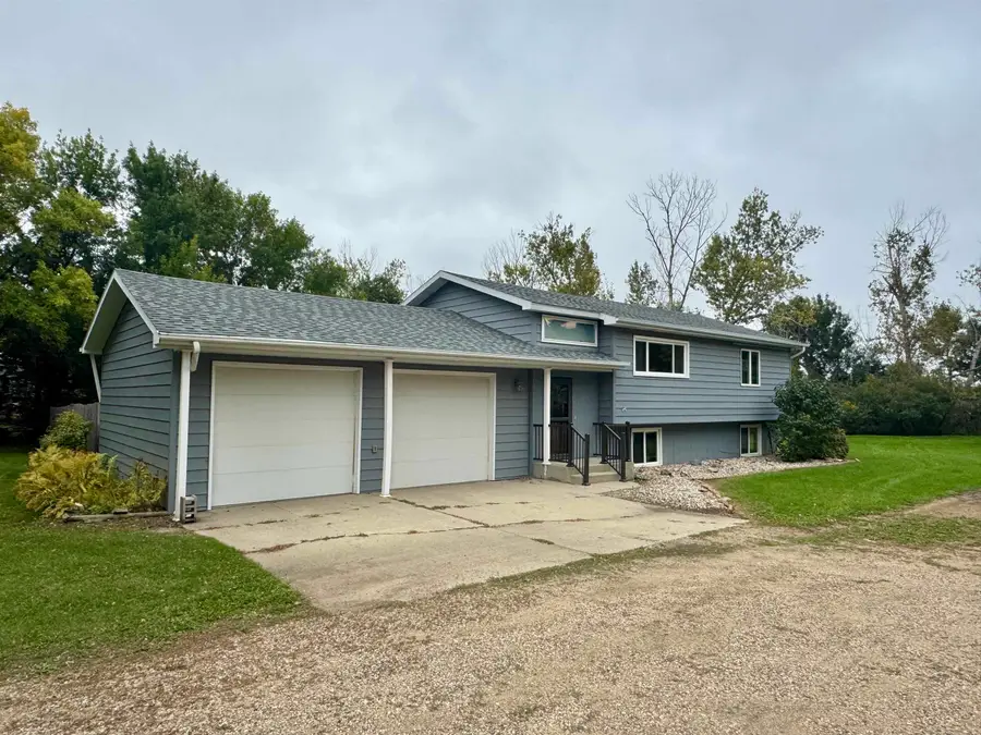 2620 66th St NW, Minot, ND 58703 - #2