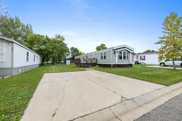 406 31st Ave SE, Minot, ND 58701