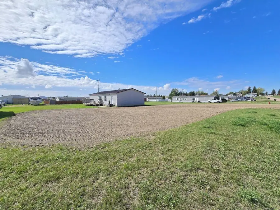 221 4th St SE, Tioga, ND 58852 - #2