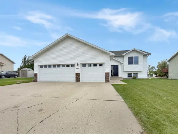 3208 11th St. SE, Minot, ND 58701