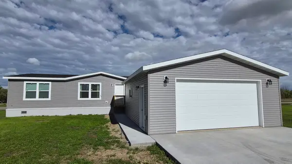 5309 Zaharia Drive SE, Minot, ND 58701