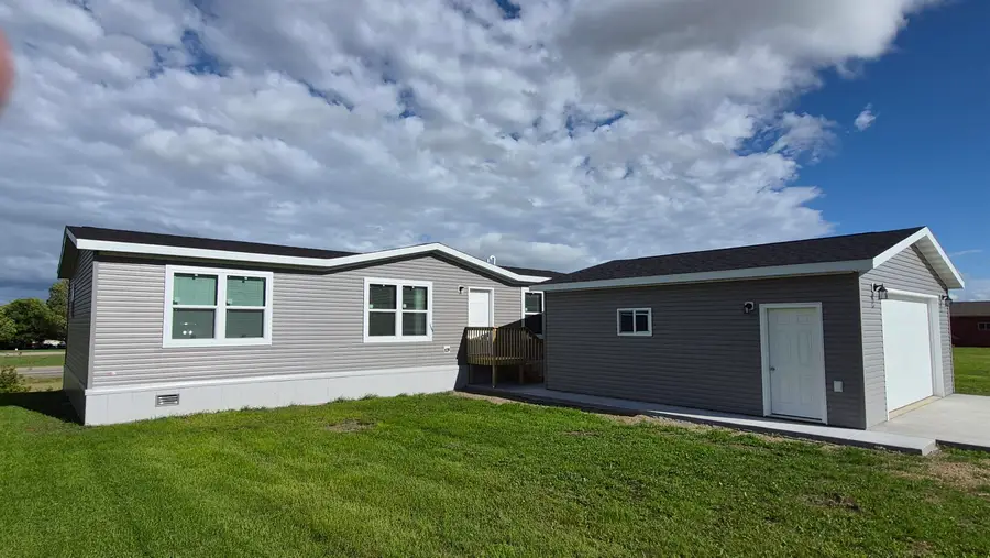 5309 Zaharia Drive SE, Minot, ND 58701 - #2