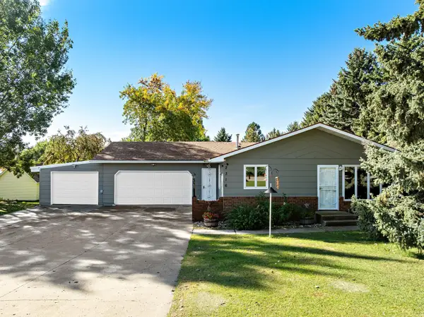 2316 Parkside Dr., Minot, ND 58701