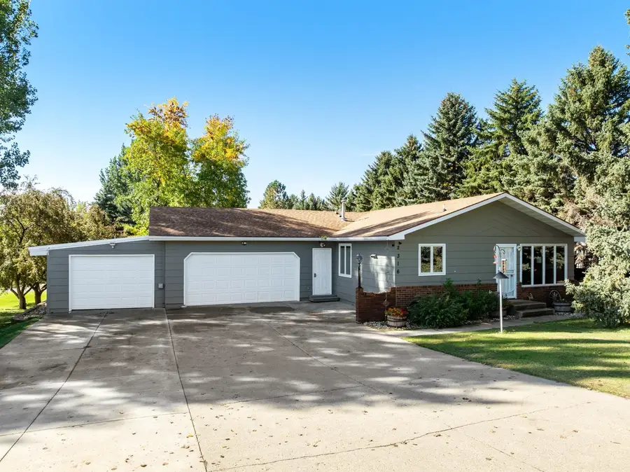 2316 Parkside Dr., Minot, ND 58701 - #2