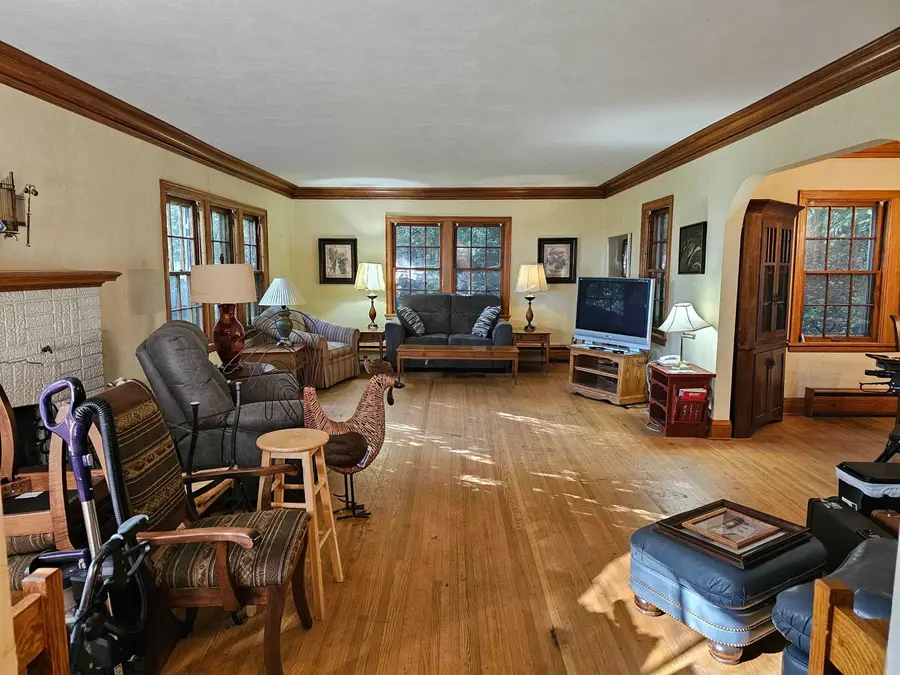 428 1st st SE, Minot, ND 58701 - #2