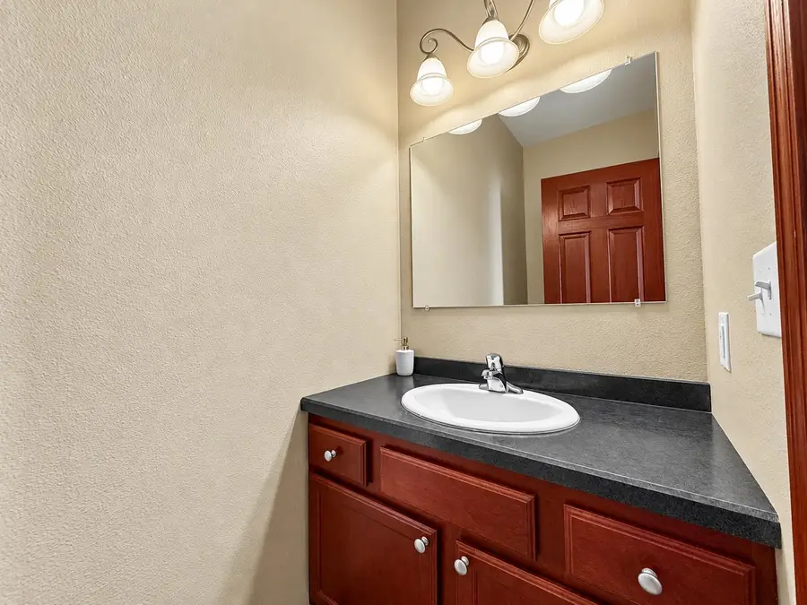 1906 23rd Ave NW, Minot, ND 58703 - #3