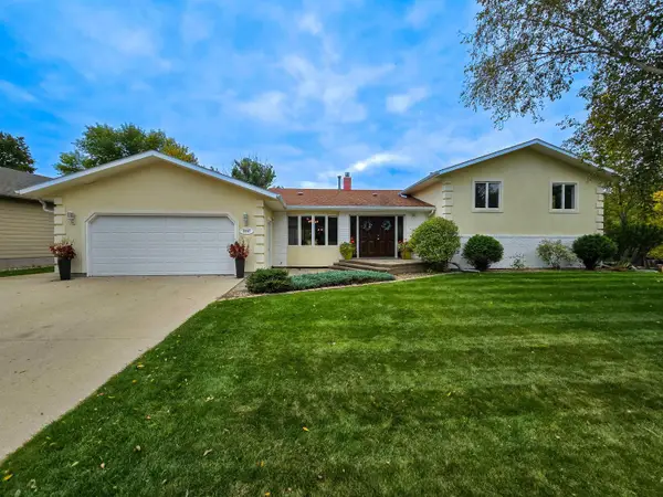 2537 NW 10th Ave, Minot, ND 58703