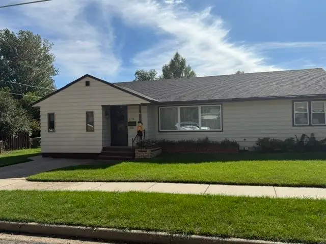 2215 5th Ave NW, Minot, ND 58703 - #1