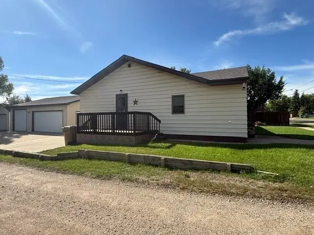 2215 5th Ave NW, Minot, ND 58703 - #3