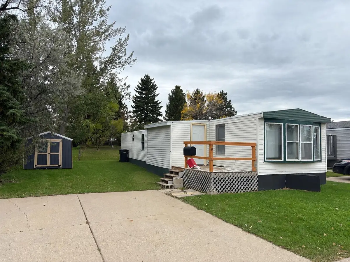 406 31st Ave SE, Minot, ND 58701 - #1